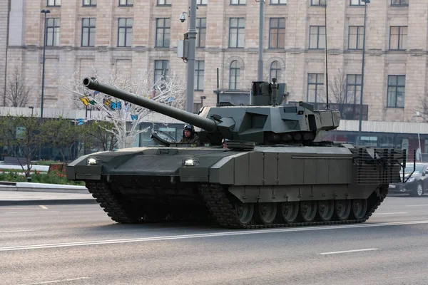 Mosca, Russia - 04 29 2019: Prove della parata della vittoria il 9 maggio. Attrezzatura militare sulla strada Tverskaya — Foto Stock