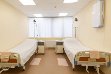 Ameliyat sonrası rehabilitasyon için iki hasta için tıbbi koğuş