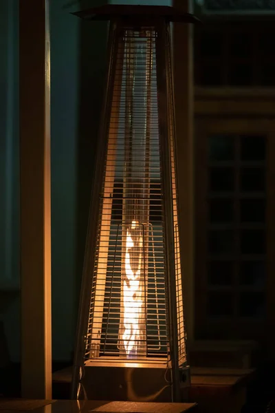 Restoranda ısıtma için ısı sokak gaz lambası