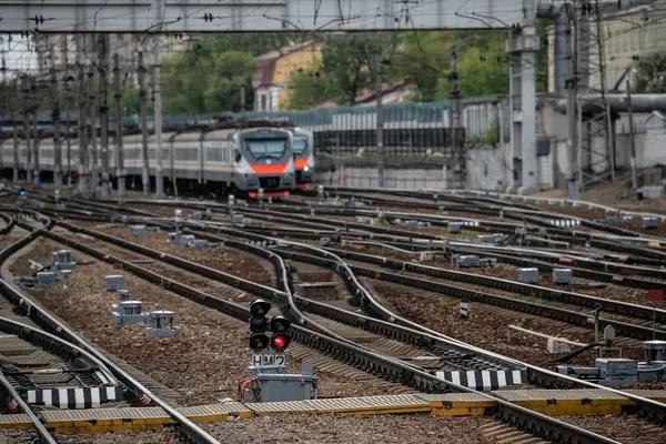 Ett stort antal järnvägsspår på stationen — Stockfoto