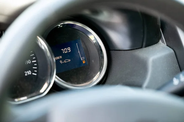 Brandstof gauge dash bord close-up — Stockfoto