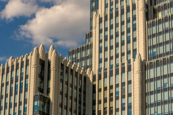 High-rise building with a spire in Moscow. The business-center "the Armory". Neo-Stalinist style. — Stock Photo, Image