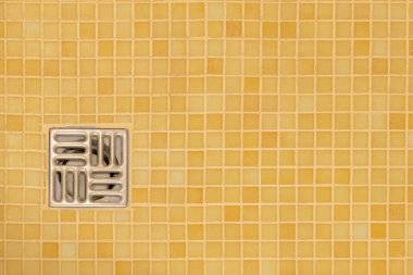 metal drenaj duş kiremitli yerde delik