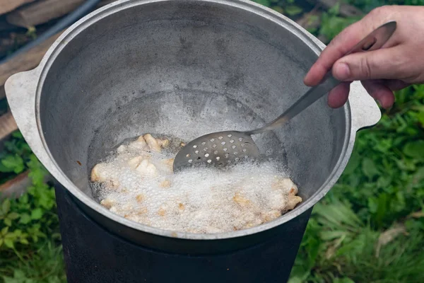 Bir kazanda pilav pişirme süreci