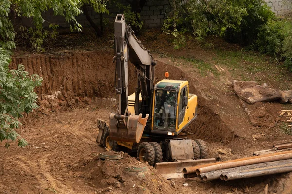 Yükleyici kazıcı, kazıcı kazma bir hendek, Bina şantiyeüzerinde kazı makinesi çalışmaları