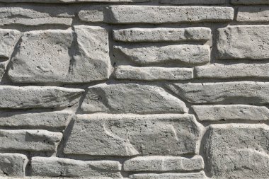 Betondan yapılmış gri yapay taş görünür detaylar içeriyor. doku veya arkaplan