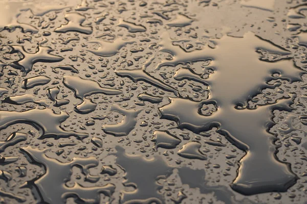 Tetes Air Pada Permukaan Logam Menunjukkan Konsep Kesegaran — Stok Foto