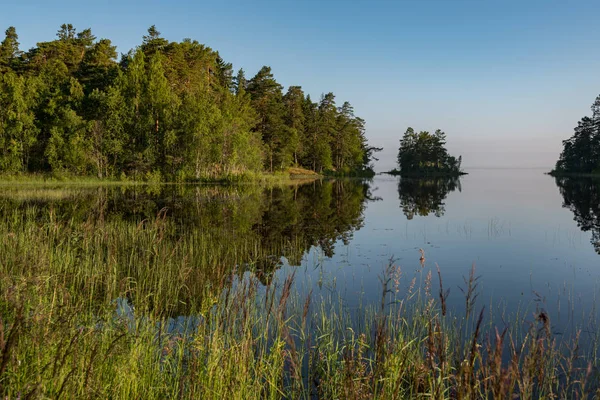 Stilte Rust Geweldige Kleuren Ochtenduren Boven Het Wateroppervlak Schuilplaats Van — Gratis stockfoto