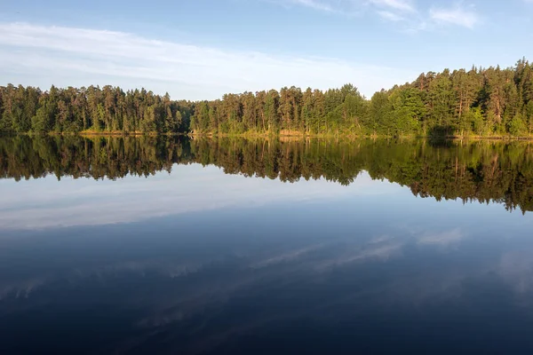 Rano Świt Lustro Odbicie Wybrzeże Wyspa Walaam Walaam Jest Przytulny — Zdjęcie stockowe