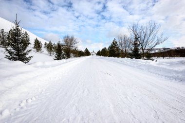 Ana kapısı, manastırın girişinde. Kostomarovsky Manastırı karlı expanses dikkatimizi çekmek, doğa bir mucize yarattı ve dikkatinizi gözyaşı mümkün değildir