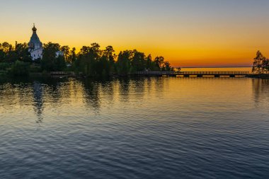 Günbatımı Nikolsky skit_2 Valaam ada üzerinde. Harika adanın Valaam göl Lodozhskoye, Karelya üzerinde yer alır. Balam - cennete bir adım