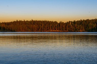 Erken sabah gölün Valaam Manastırı. Harika adanın Valaam göl Lodozhskoye, Karelya üzerinde yer alır. Balam - cennete bir adım