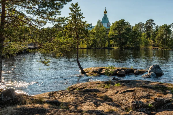 聖ニコラス Skete によって囲まれています ヴァラームは湖 Lodozhskoye カレリアにある素晴らしい島です バラム 天国へのステップ — ストック写真