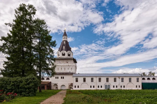 Torre Vigilancia Bloque Económico Del Monasterio Orientación Horizontal Santuarios Rusos — Foto de stock gratuita
