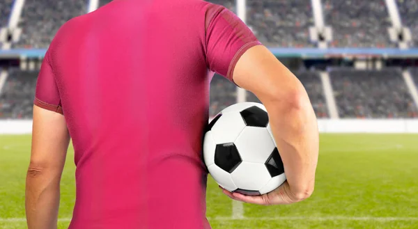 Bilde Bakspeilet Ung Spiller Som Holder Fotball Armene Stadion Rød – stockfoto