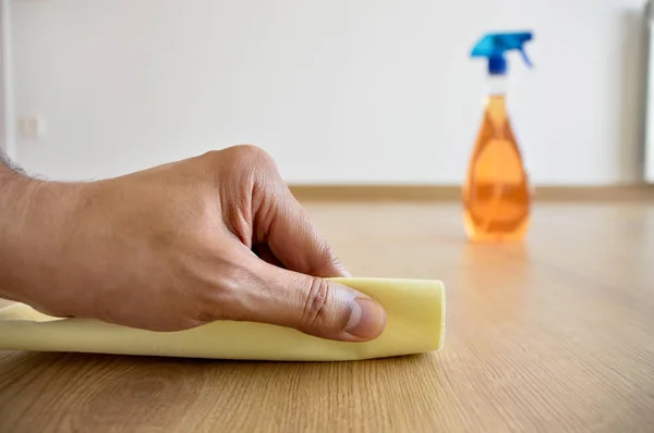 Close Hand Concept Hardwood Floor Cleaning Maintenance — Stock Photo, Image