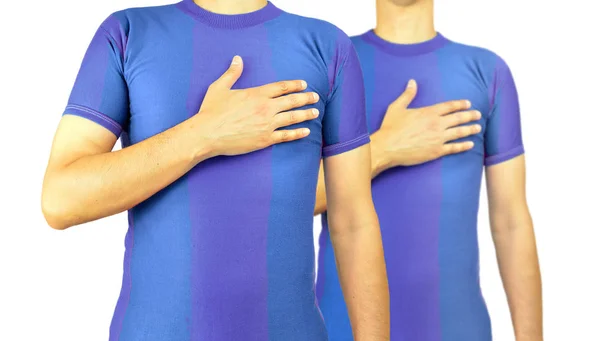 Przycięty Zrzut Dwóch Graczy Niebieski Shirt Ręką Jego Serce Białym — Zdjęcie stockowe