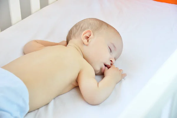 Recortado Disparo Adorable Bebé Tomando Una Siesta — Foto de Stock