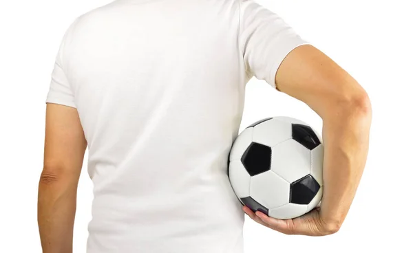 一个年轻男子在他的怀里拿着一个足球 白色的 T恤衫 白色背景的裁剪后的图像 — 图库照片