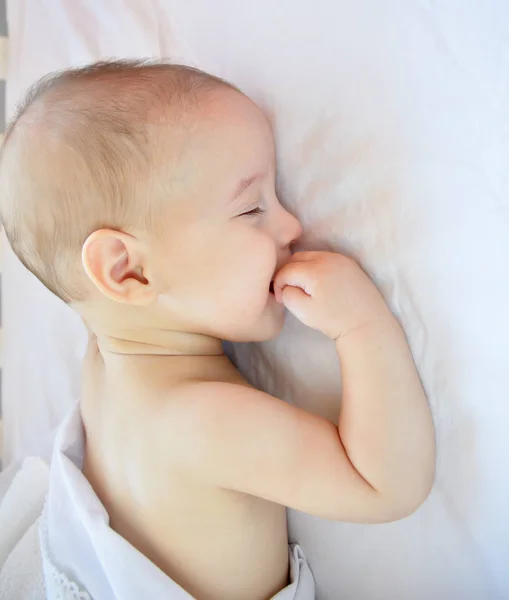 Recortado Disparo Adorable Bebé Tomando Una Siesta — Foto de Stock