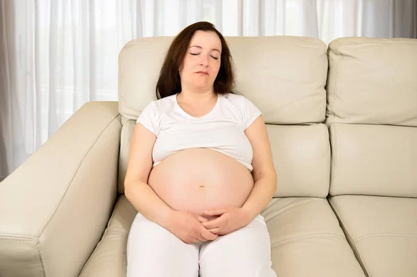 Mujer Embarazada Durmiendo Casa — Foto de Stock