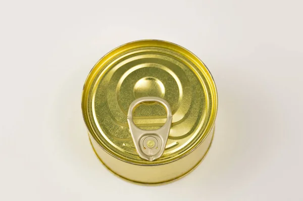罐头在白色背景的被保存的食物 — 图库照片