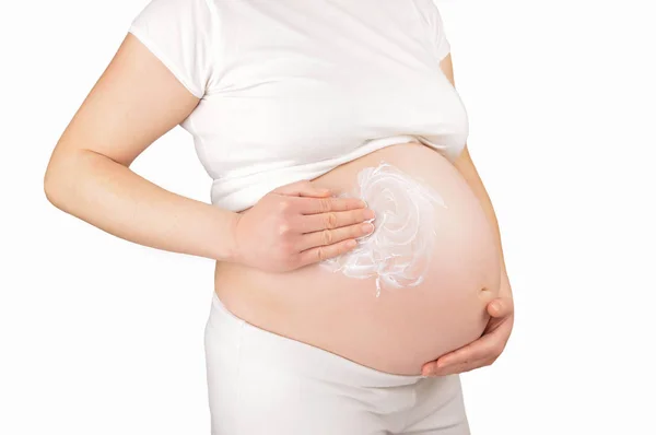 Oříznout Záběr Těhotné Ženy Opálení Břicho Bílém Pozadí — Stock fotografie
