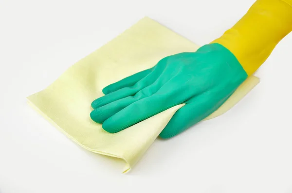 Mão Luva Luva Limpando Superfície Com Pano Amarelo Isolado Branco — Fotografia de Stock