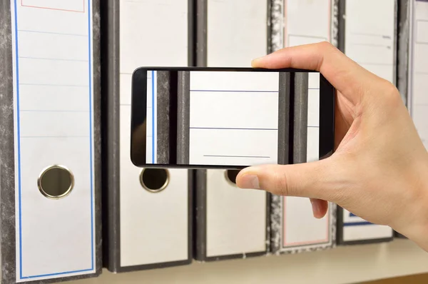 Zakenman Nemen Foto Van Documenten Met Slimme Telefoon Verband Met — Stockfoto