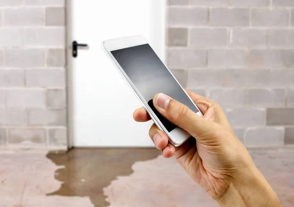 Hand Holding Smart Phone Water Damage Basement Caused Sewer Backflow — Stock Photo, Image