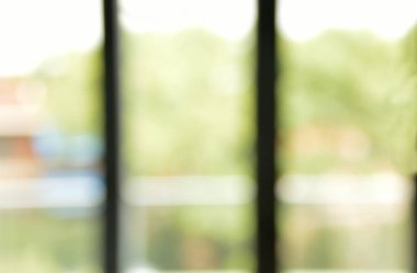 Bulanık office fotoğraf bir pencere ve bir orman manzaralı