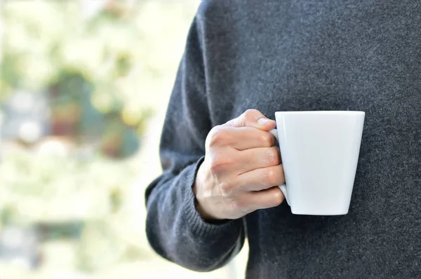 Mano Del Hombre Sosteniendo Una Taza Café —  Fotos de Stock