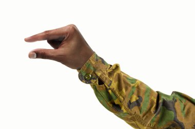 Erkek eli sembolü yapıyor. Bu da beyaz arkaplanı al demek.