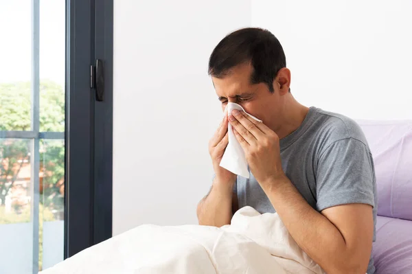 Shot Handsome Young Man Suffering Flu While Sitting His Bed — Stock Photo, Image