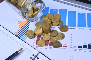 Kavanoz, hisse senedi grafiklerinde iş - iş kavramı dışarı dökülmesini paralar