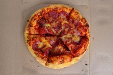 Yüce Pizza, görünümü kadar yakın