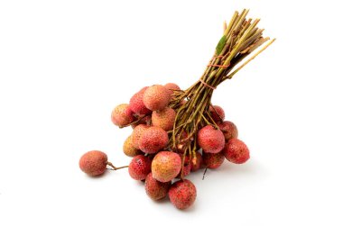 Beyaz arka planda izole edilmiş taze lychees