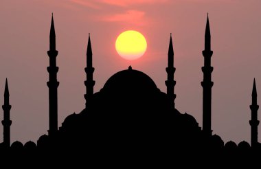 Güneş battığında Camii silüeti