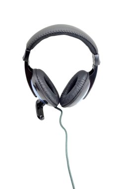 Beyaz arkaplanda izole kulaklıklar