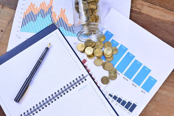 Kavanoz, hisse senedi grafiklerinde iş - iş kavramı dışarı dökülmesini paralar