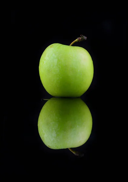 Green Apple Isolated Black Background — Stock Photo, Image