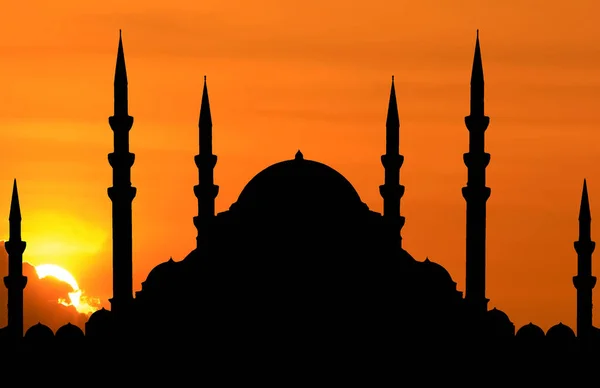 Siluet Masjid Ketika Matahari Terbenam — Stok Foto