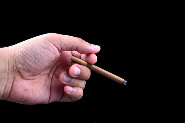 Рука Держит Сигару Черном Фоне — стоковое фото