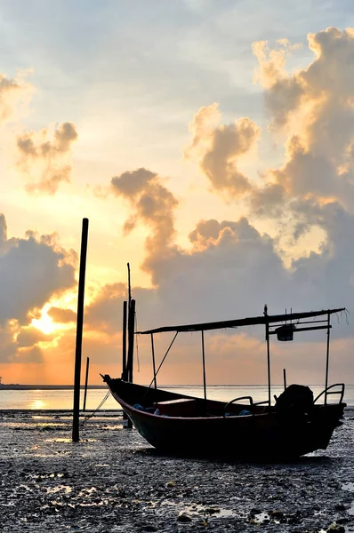 Sahildeki balıkçı teknesi ne zaman kadar yükselen güneş
