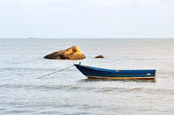 Bateau Près Plage Coucher Soleil — Photo