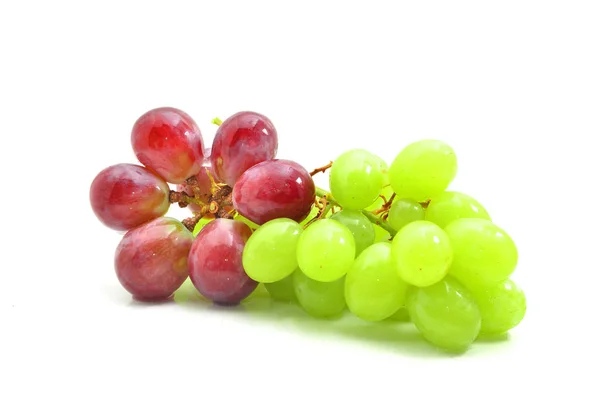 Kiść Winogron Czerwone Zielone Białym Tle — Zdjęcie stockowe