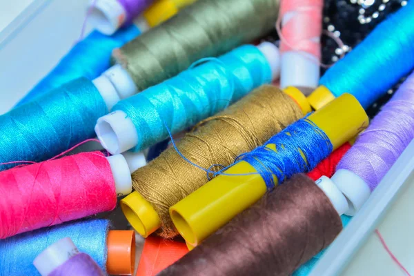 Linhas Costura Multicoloridas Vista Perto — Fotografia de Stock
