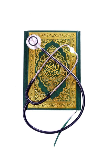 Corano Con Stetoscopio Concetti Farmaci Assistenza Sanitaria Nell Islam — Foto Stock