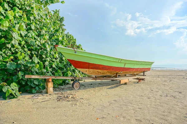 海滩上的渔民船 — 图库照片