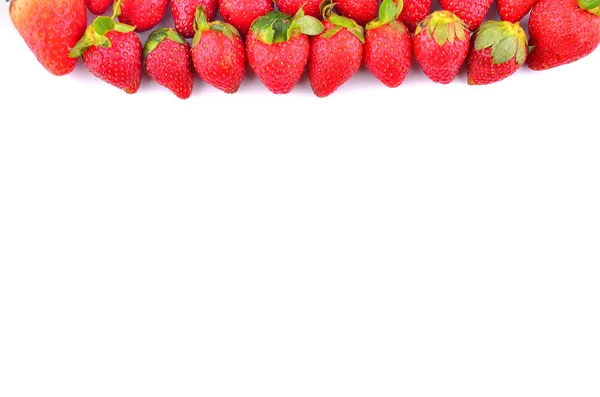 在白色查出的草莓框架 — 图库照片